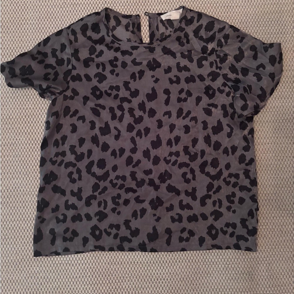 Treasure & Bond Black and Gray Leopard Print Kids Tee